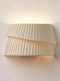 Wandlamp Nyla met asymmetrische lampenkap^Westwing Collection Hot