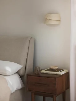 Wandlamp Nyla met asymmetrische lampenkap^Westwing Collection Hot