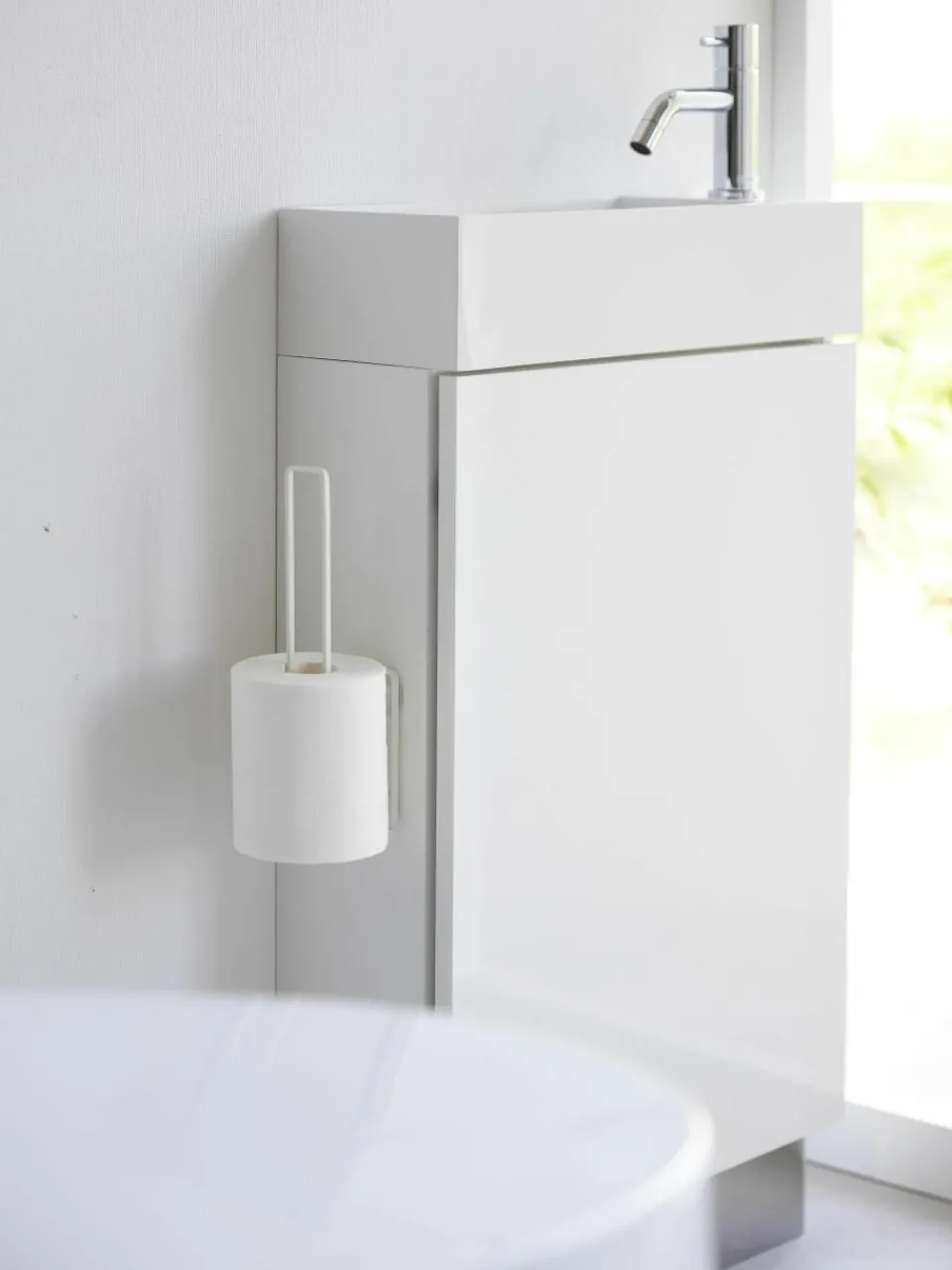Wandtoiletrolhouder Tower met zelfklevende haken^Yamazaki Best