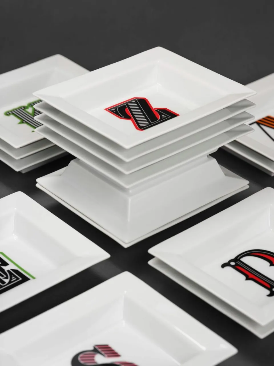 x MEISSEN, handgemaakte vide-poche initialen met decoratie^Westwing Collection Best