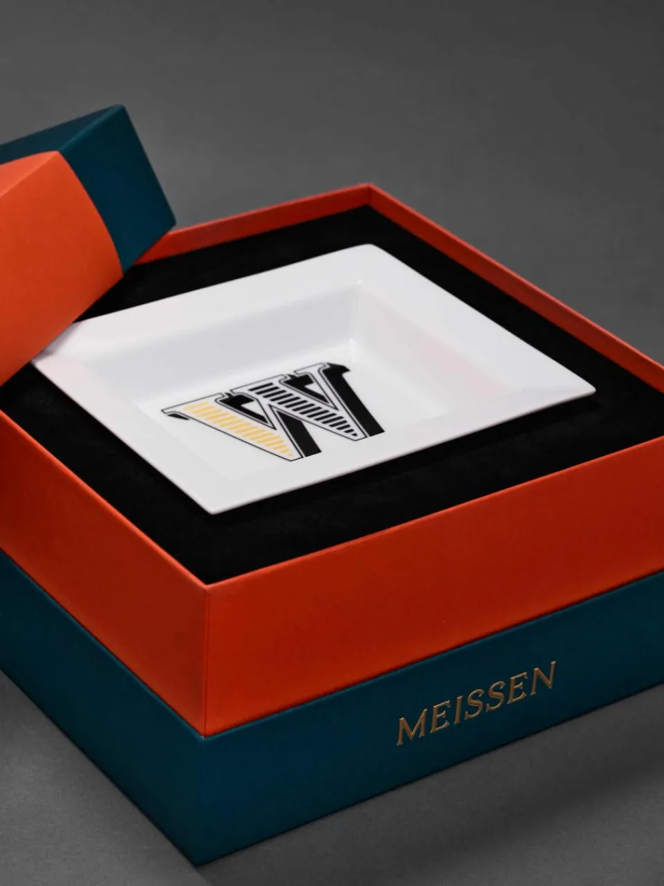x MEISSEN, handgemaakte vide-poche initialen met decoratie^Westwing Collection New