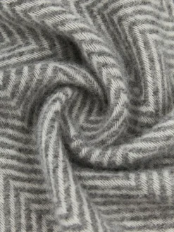 Wollen plaid Tirol met visgraatpatroon en franjes^Westwing Best