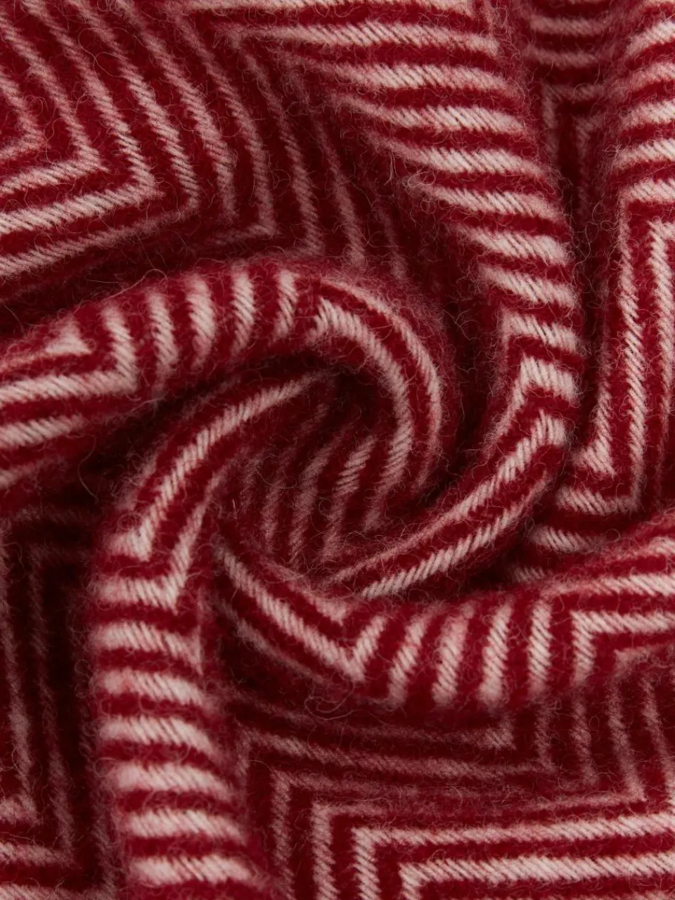 Wollen plaid Tirol met visgraatpatroon en franjes^Westwing Sale